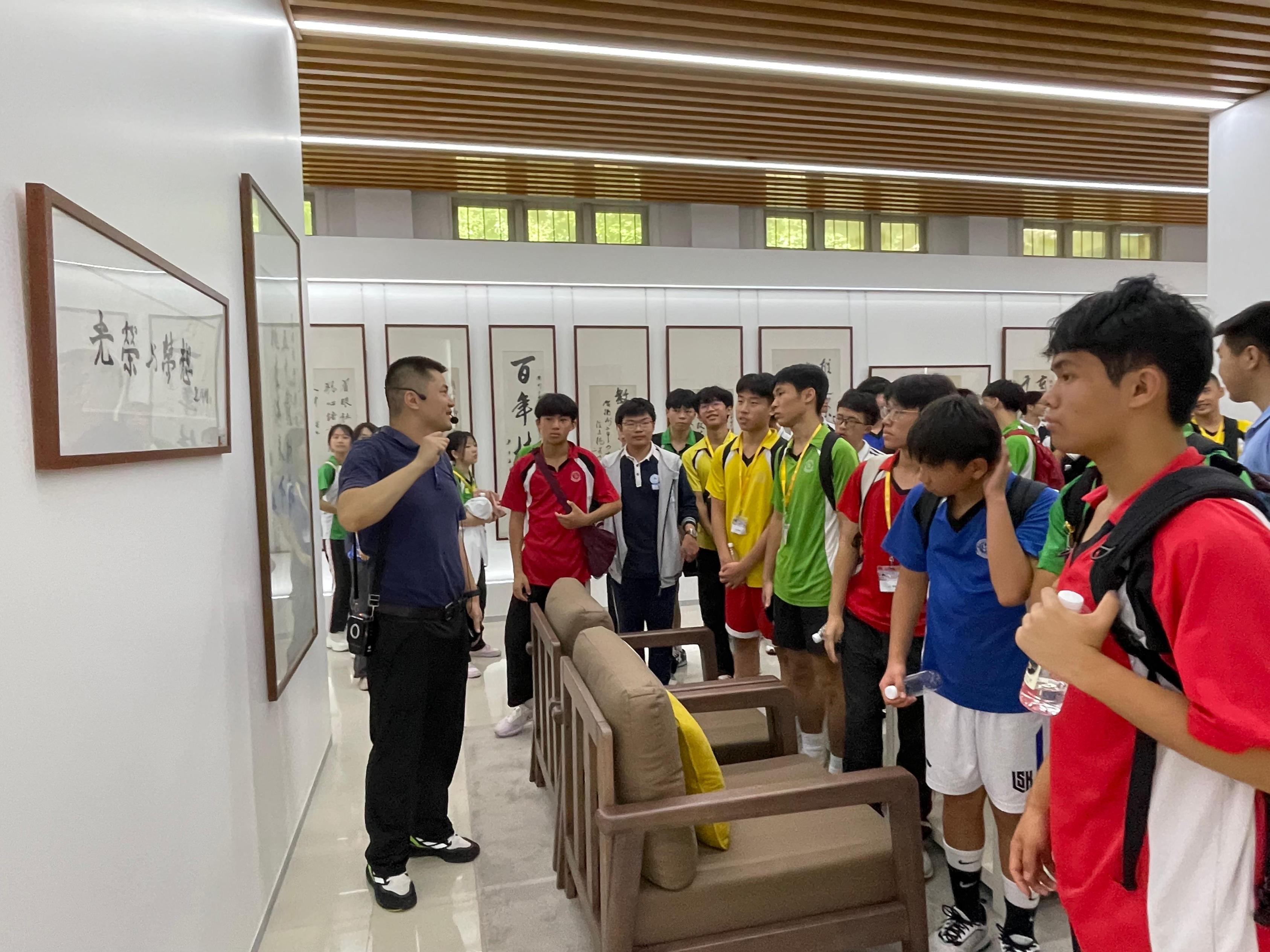 參觀衢州二中校友館